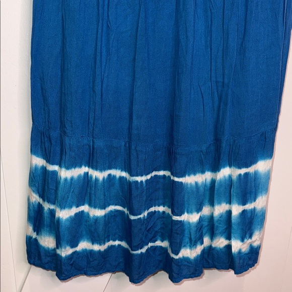 Chic Blue Midi Dress with Embellished Details - Picture 3 of 12